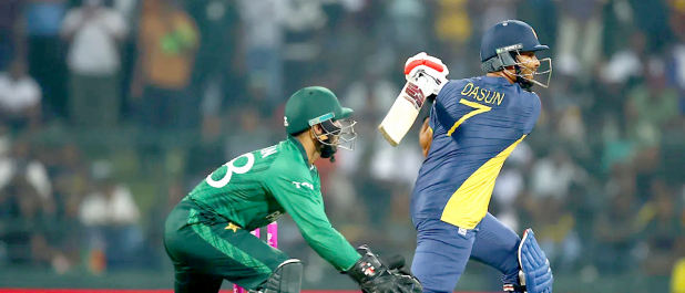 New Zealand through as Pakistan crash out